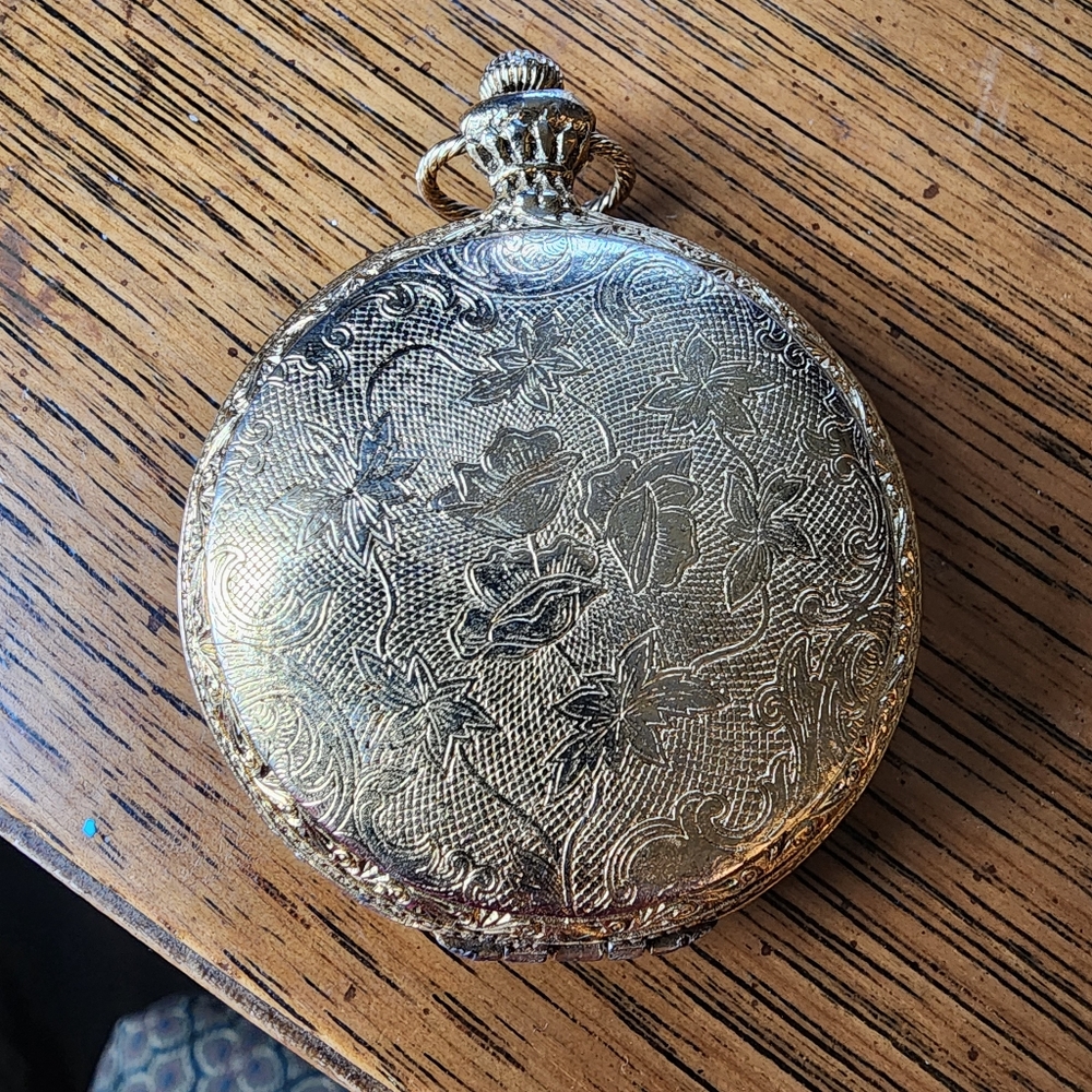 Vintage Max Factor pocket watch style powder compact gold tone floral